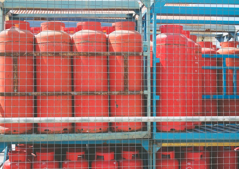 gas cylinder cage